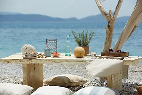 Lichnos Beach Hotel & Suites