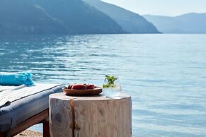 Lichnos Beach Hotel & Suites