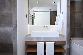 Lichnos Beach Hotel & Suites