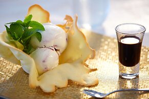 Lichnos Beach Hotel & Suites