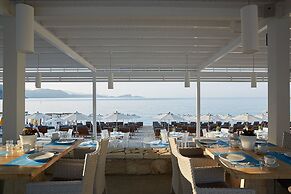 Lichnos Beach Hotel & Suites