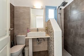 Stratos Studios & Apartments