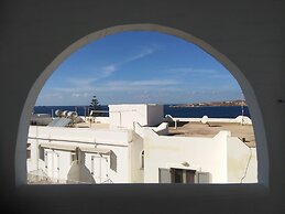 Stratos Studios & Apartments