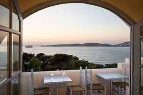 Stratos Studios & Apartments