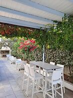 Stratos Studios & Apartments