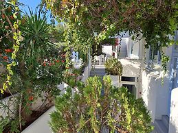 Stratos Studios & Apartments