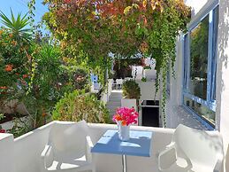 Stratos Studios & Apartments