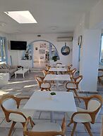 Stratos Studios & Apartments