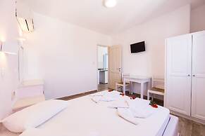 Stratos Studios & Apartments