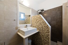 Stratos Studios & Apartments