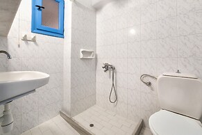 Stratos Studios & Apartments