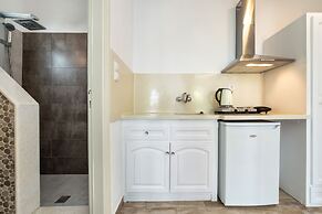 Stratos Studios & Apartments