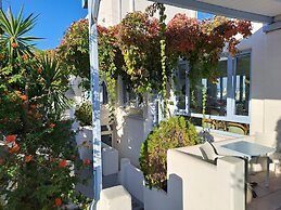 Stratos Studios & Apartments