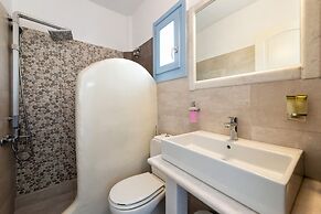 Stratos Studios & Apartments