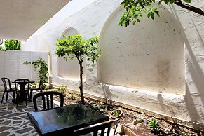 Stratos Studios & Apartments