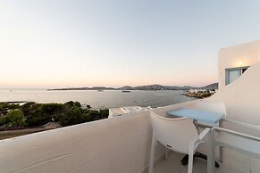 Stratos Studios & Apartments