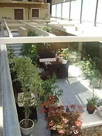 Leonidas Hotel & Apartments