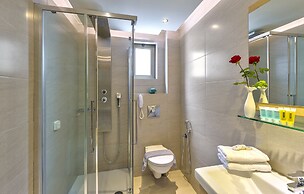 Leonidas Hotel & Apartments