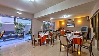 Leonidas Hotel & Apartments