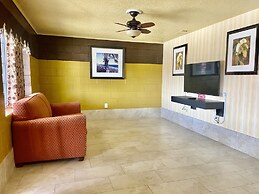 Savannah Inn and Suites