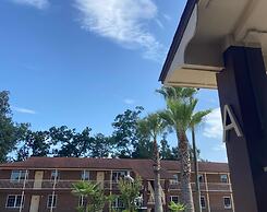 Savannah Inn and Suites