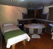 Charlies Place Hotel & Spa