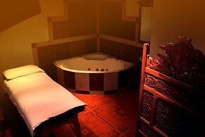 Charlies Place Hotel & Spa