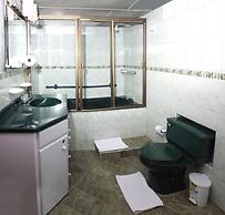 Charlies Place Hotel & Spa