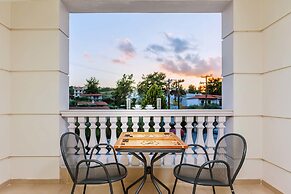 Elinotel Apolamare Hotel