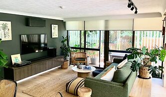 Breakers North Absolute Beachfront Apartments