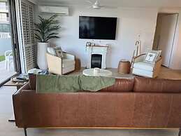 Breakers North Absolute Beachfront Apartments