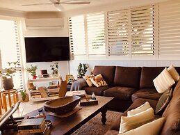 Breakers North Absolute Beachfront Apartments