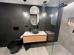 Breakers North Absolute Beachfront Apartments