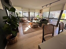 Breakers North Absolute Beachfront Apartments