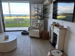 Breakers North Absolute Beachfront Apartments