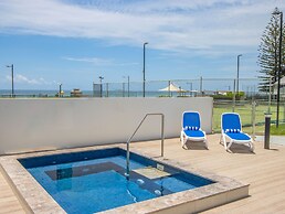 Breakers North Absolute Beachfront Apartments