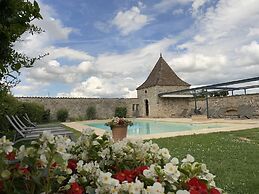 Le Chateau De Besseuil
