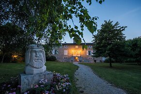 Le Chateau De Besseuil