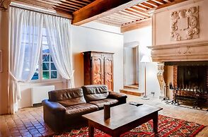 Le Chateau De Besseuil