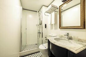 Raymond Hotel Old City