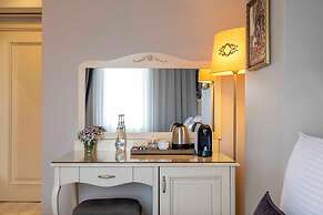 Raymond Hotel Old City