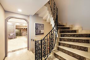 Raymond Hotel Old City