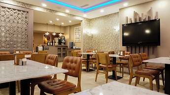 Raymond Hotel Old City