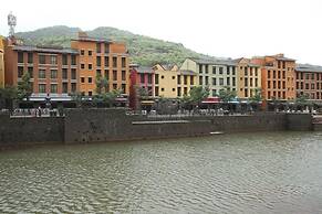 The Waterfront Shaw
