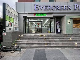 Evergreen Place Siam by UHG