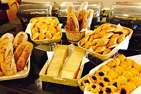 Evergreen Place Siam by UHG