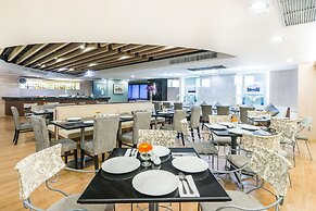 Evergreen Place Siam by UHG