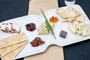 The University of Georgia Center for Continuing Education & Hotel