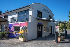 Novena Palms Motel