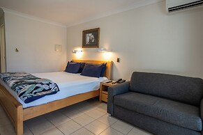 Novena Palms Motel